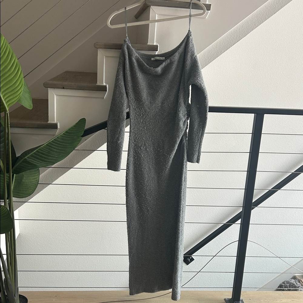Abercrombie & Fitch Gray Off-Shoulder Long Sleeve Midi Dress